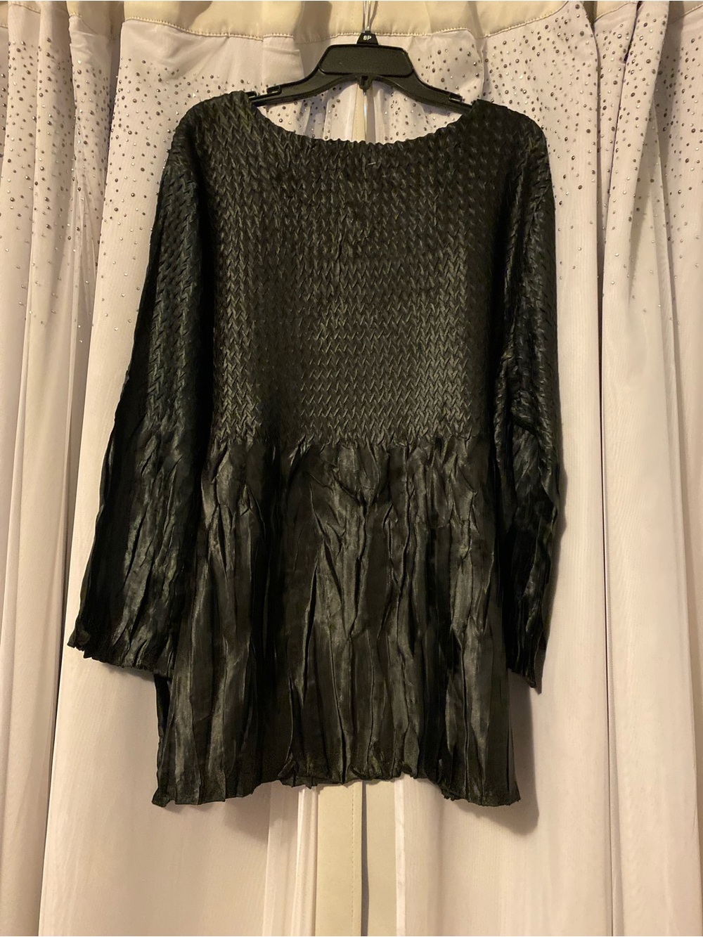 CATO WOMAN NWOT 22/24W TEXTURED TOP WITH FABRIC FLOWER DETAIL - Picture 2 of 6